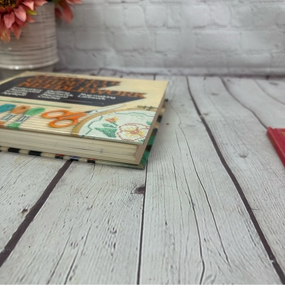 vintage 1979 reader's digest complete guide to needlework book hardcover - Picture 4 of 9